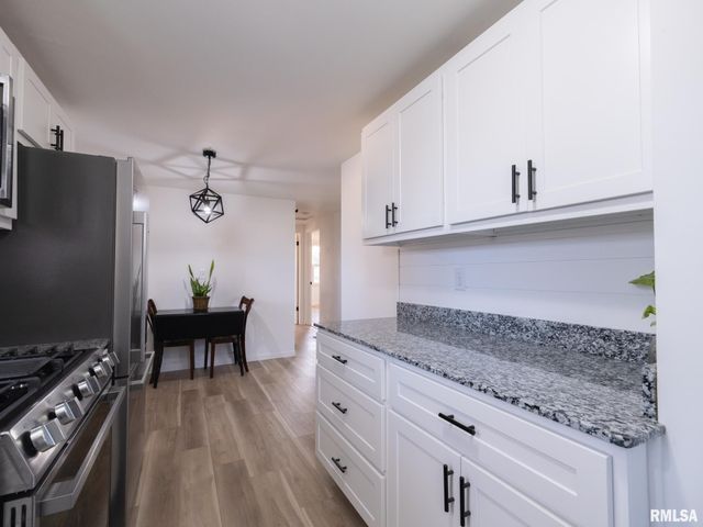 208 ELMHURST Avenue, Washington, IL 61570