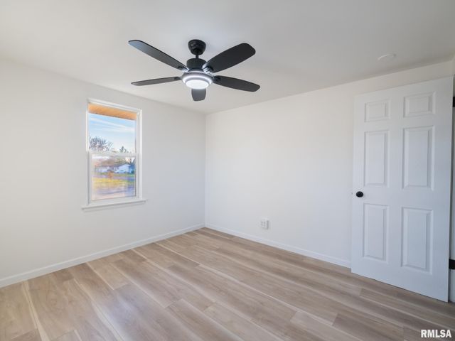 208 ELMHURST Avenue, Washington, IL 61570