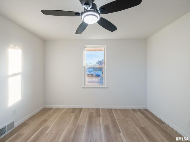 208 ELMHURST Avenue, Washington, IL 61570