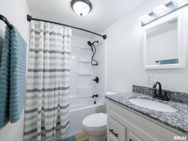 208 ELMHURST Avenue, Washington, IL 61570