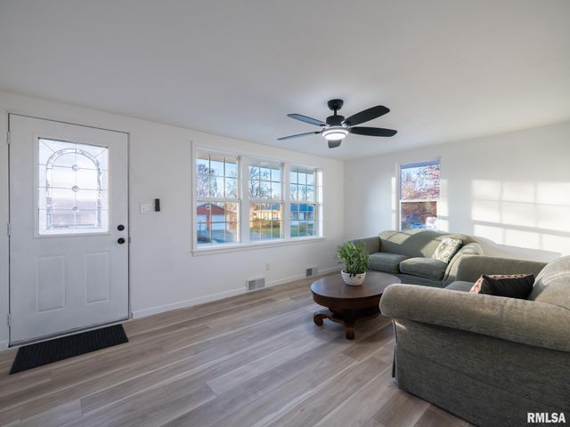 208 ELMHURST Avenue, Washington, IL 61570