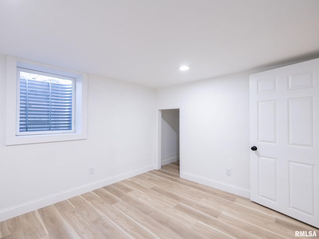 208 ELMHURST Avenue, Washington, IL 61570