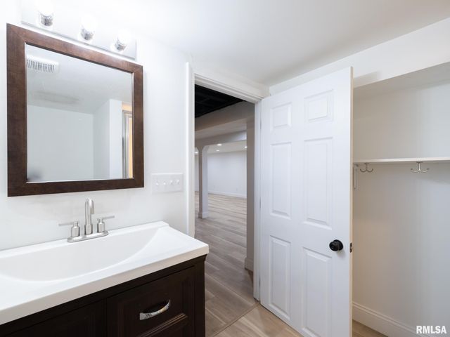 208 ELMHURST Avenue, Washington, IL 61570