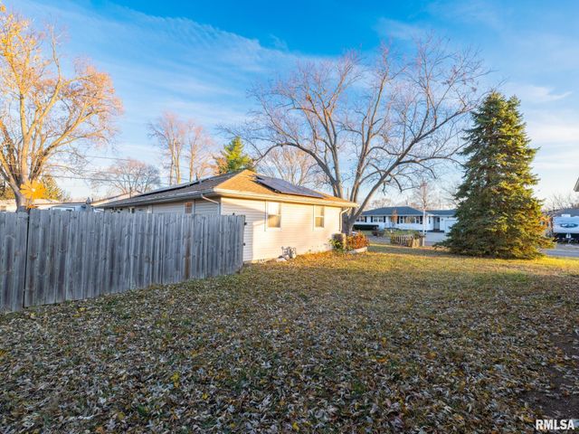 208 ELMHURST Avenue, Washington, IL 61570