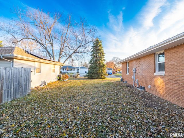 208 ELMHURST Avenue, Washington, IL 61570