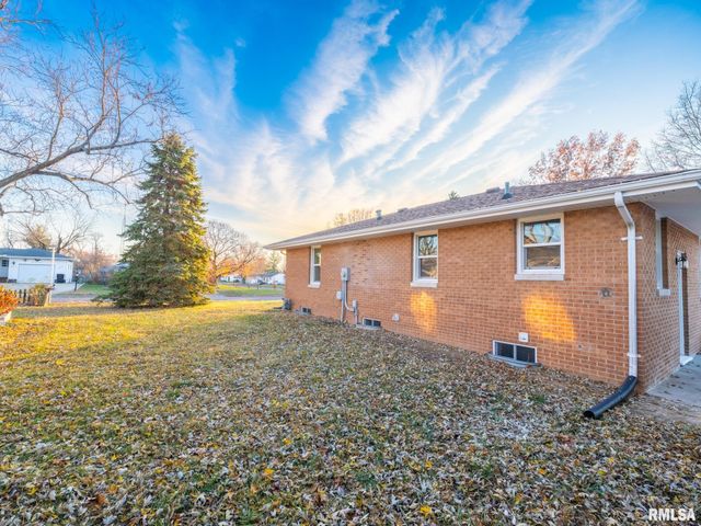 208 ELMHURST Avenue, Washington, IL 61570