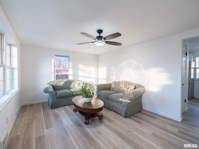 208 ELMHURST Avenue, Washington, IL 61570