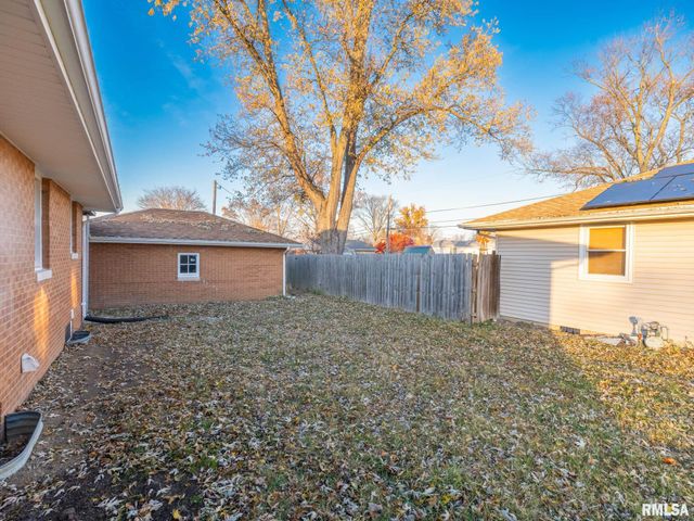 208 ELMHURST Avenue, Washington, IL 61570