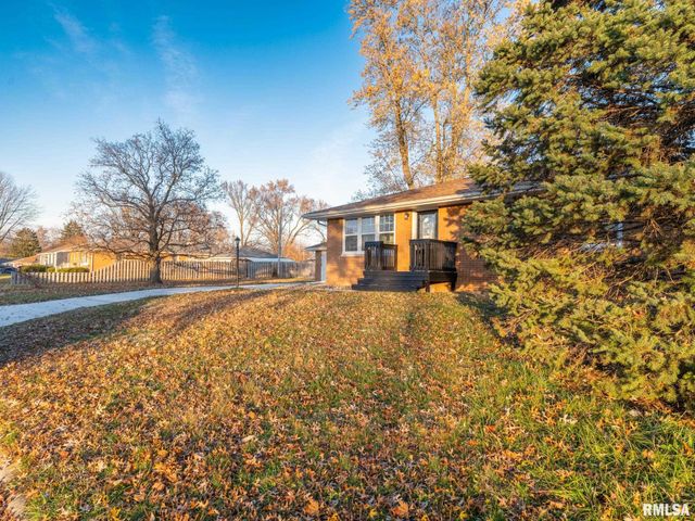 208 ELMHURST Avenue, Washington, IL 61570