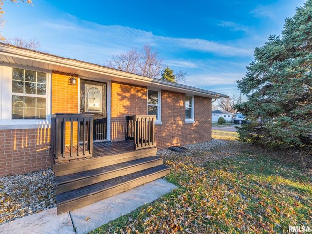 208 ELMHURST Avenue, Washington, IL 61570