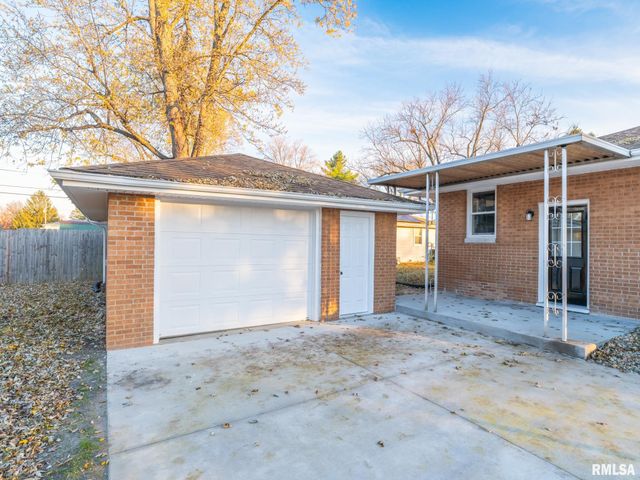 208 ELMHURST Avenue, Washington, IL 61570