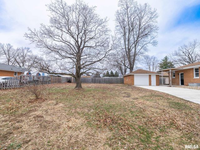 208 ELMHURST Avenue, Washington, IL 61570