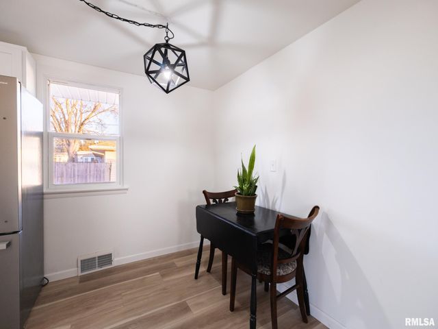 208 ELMHURST Avenue, Washington, IL 61570