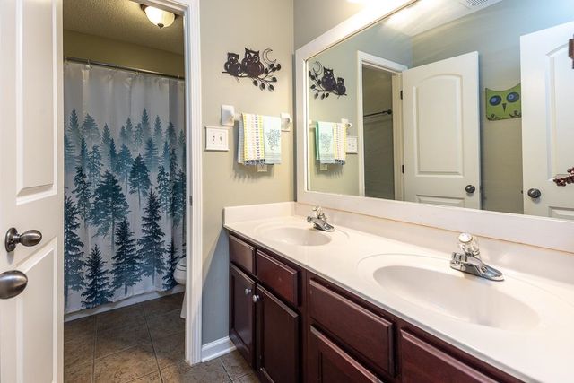 11905 COUNTRY VALLEY CV, Arlington, TN 38002