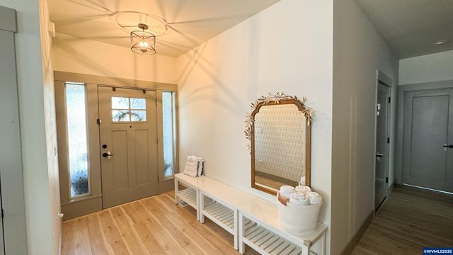 1375 Titan Dr NW, Salem, OR 97304
