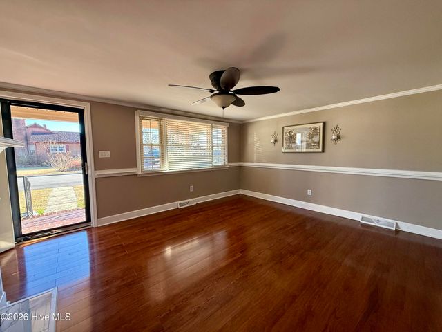 200 First Street, Williamston, NC 27892