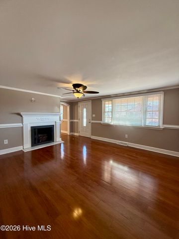 200 First Street, Williamston, NC 27892