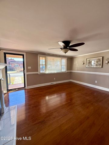 200 First Street, Williamston, NC 27892