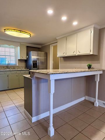 200 First Street, Williamston, NC 27892