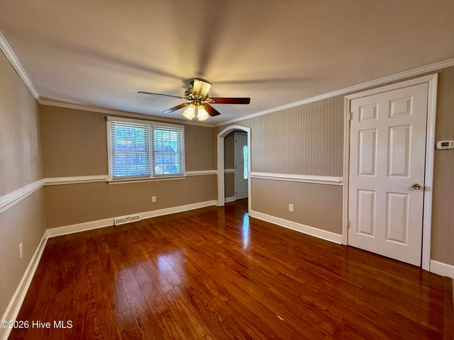 200 First Street, Williamston, NC 27892