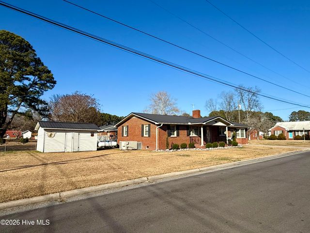 200 First Street, Williamston, NC 27892