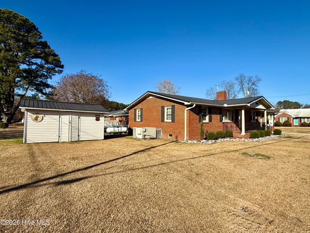 200 First Street, Williamston, NC 27892