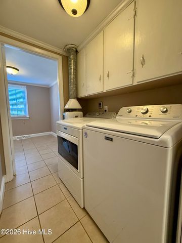 200 First Street, Williamston, NC 27892