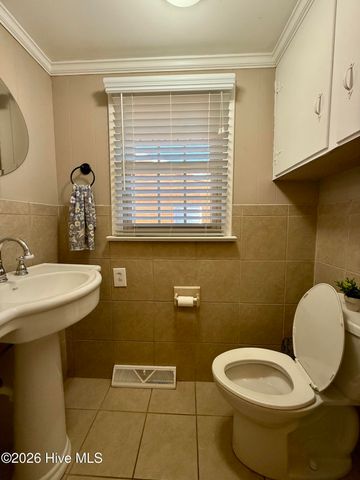 200 First Street, Williamston, NC 27892