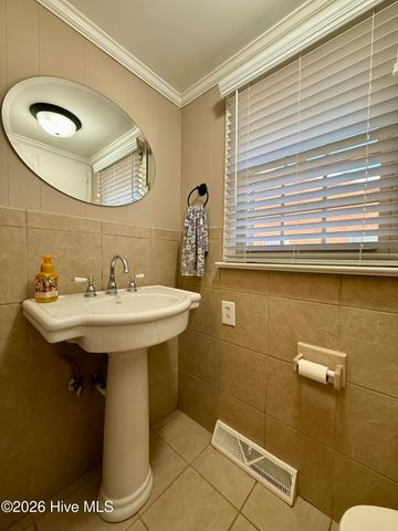 200 First Street, Williamston, NC 27892