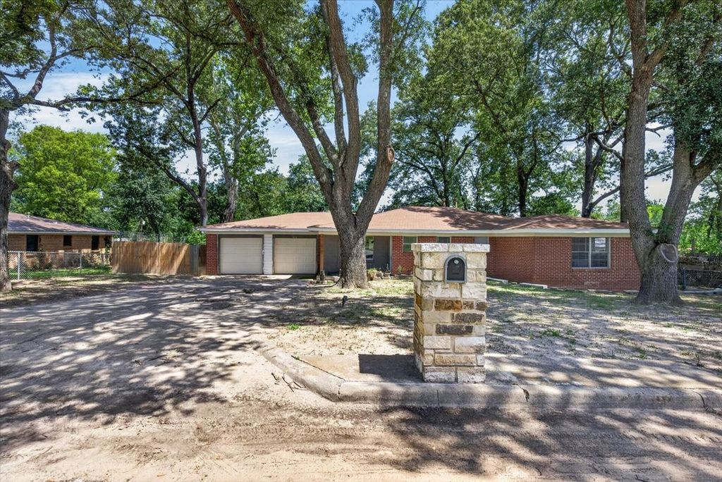 925 Maryland Drive, Athens, TX 75751