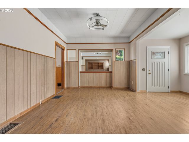 906 Ne 24TH Ave, Portland, OR 97232