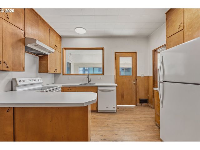 906 Ne 24TH Ave, Portland, OR 97232