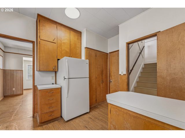 906 Ne 24TH Ave, Portland, OR 97232