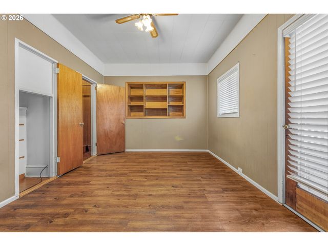 906 Ne 24TH Ave, Portland, OR 97232