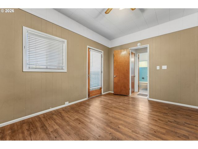 906 Ne 24TH Ave, Portland, OR 97232