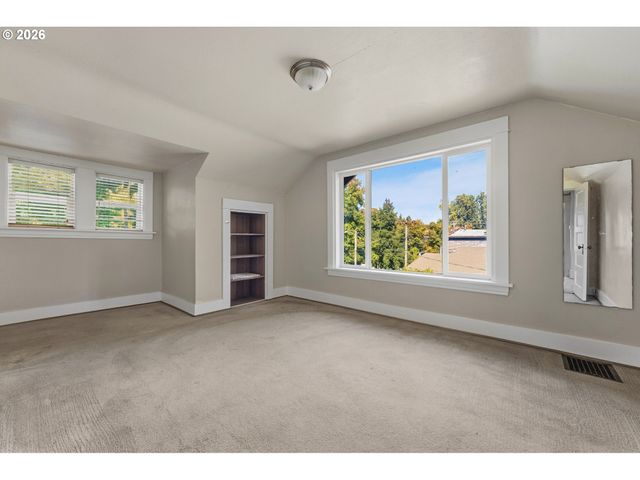 906 Ne 24TH Ave, Portland, OR 97232