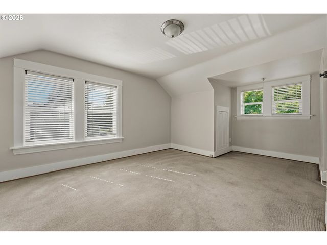 906 Ne 24TH Ave, Portland, OR 97232