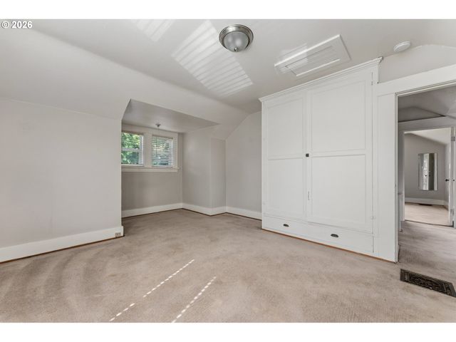 906 Ne 24TH Ave, Portland, OR 97232
