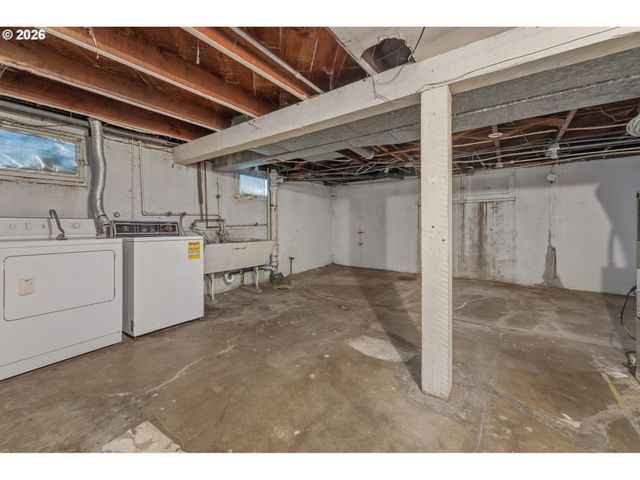 906 Ne 24TH Ave, Portland, OR 97232