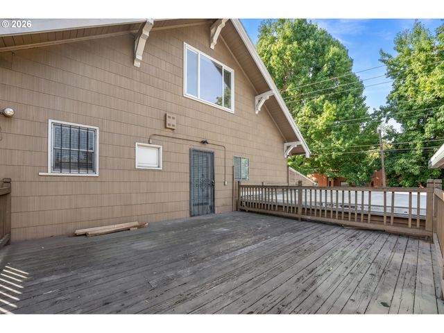 906 Ne 24TH Ave, Portland, OR 97232