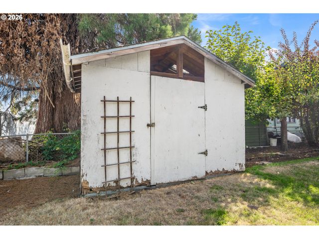906 Ne 24TH Ave, Portland, OR 97232