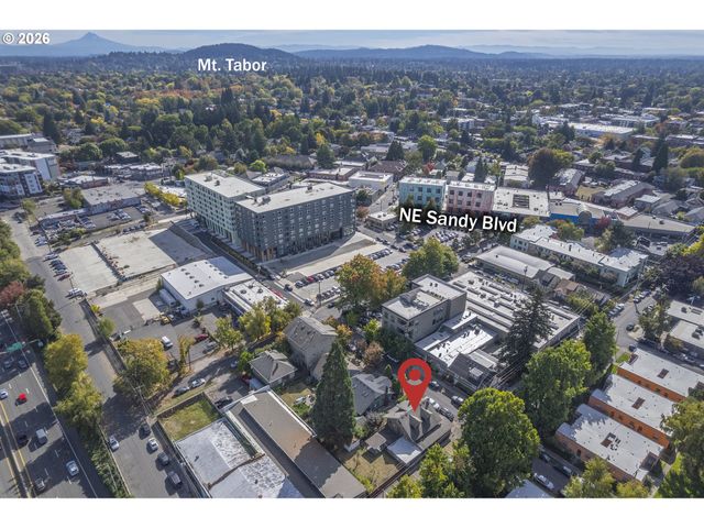 906 Ne 24TH Ave, Portland, OR 97232