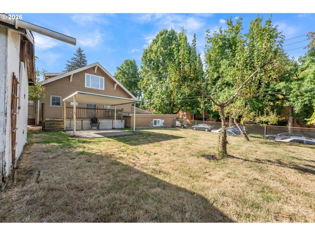 906 Ne 24TH Ave, Portland, OR 97232