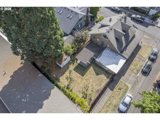 906 Ne 24TH Ave, Portland, OR 97232