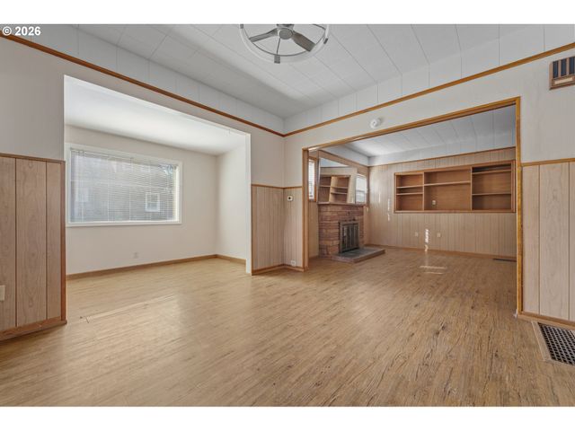 906 Ne 24TH Ave, Portland, OR 97232