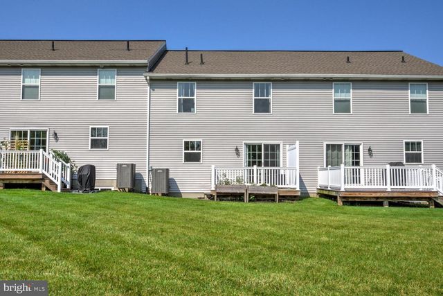 14 SOUTHSIDE DR, Willow Street, PA 17584