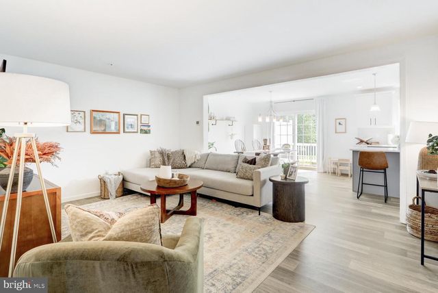 14 SOUTHSIDE DR, Willow Street, PA 17584