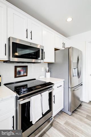 14 SOUTHSIDE DR, Willow Street, PA 17584