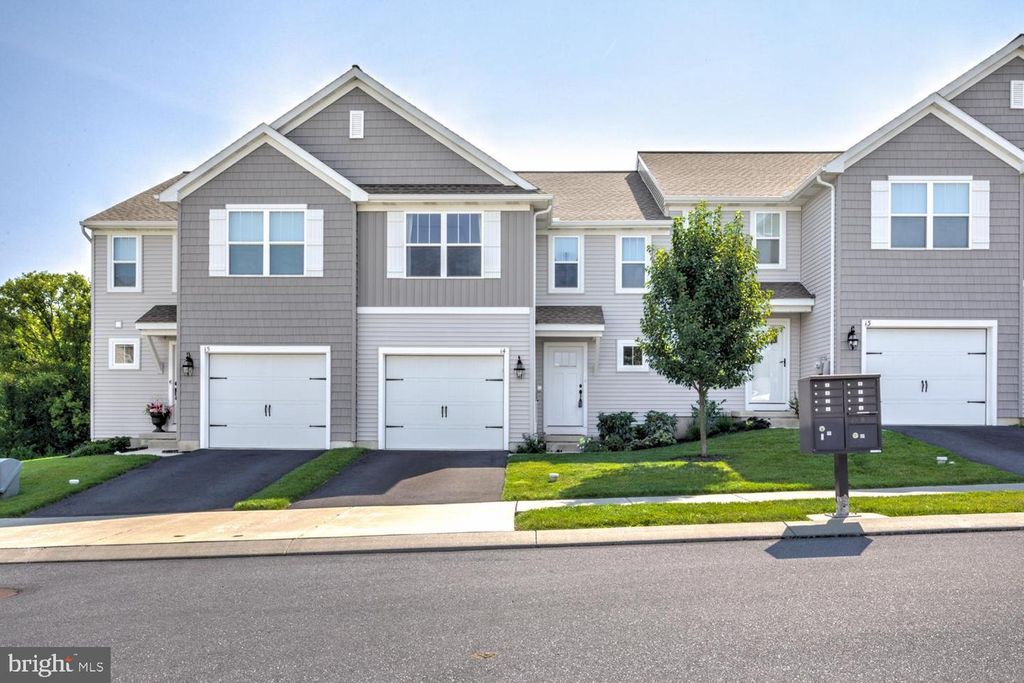 14 SOUTHSIDE DR, Willow Street, PA 17584