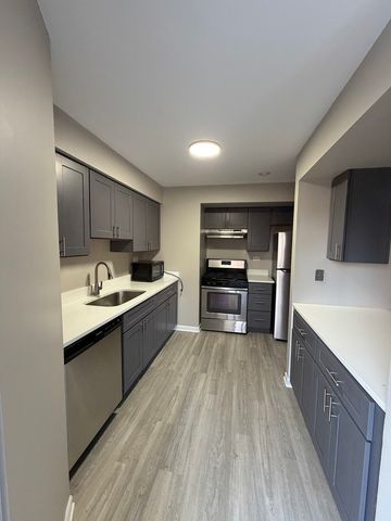 1840 W Highland Avenue E204, Elgin, IL 60123